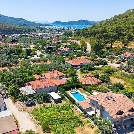 Goecek Te Muestakil Havuzlu Konforlu, Bahceli Oezel Muestakil Villa