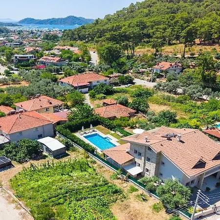 Goecek Te Muestakil Havuzlu Konforlu, Bahceli Oezel Muestakil