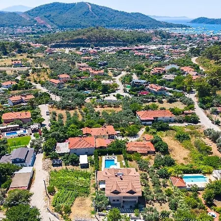 Goecek Te Muestakil Havuzlu Konforlu, Bahceli Oezel Muestakil