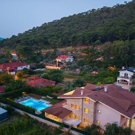 Goecek Te Muestakil Havuzlu Konforlu, Bahceli Oezel Muestakil