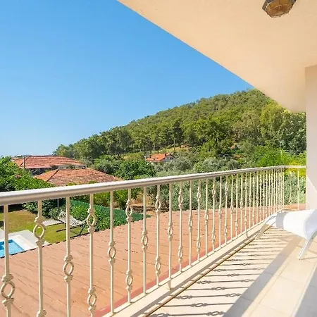 Goecek Te Muestakil Havuzlu Konforlu, Bahceli Oezel Muestakil Villa